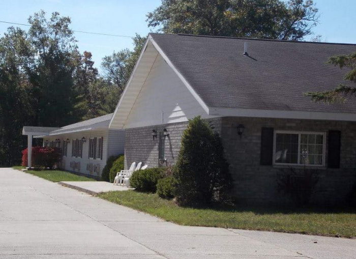 Redwood Motor Inn - Web Listing (newer photo)